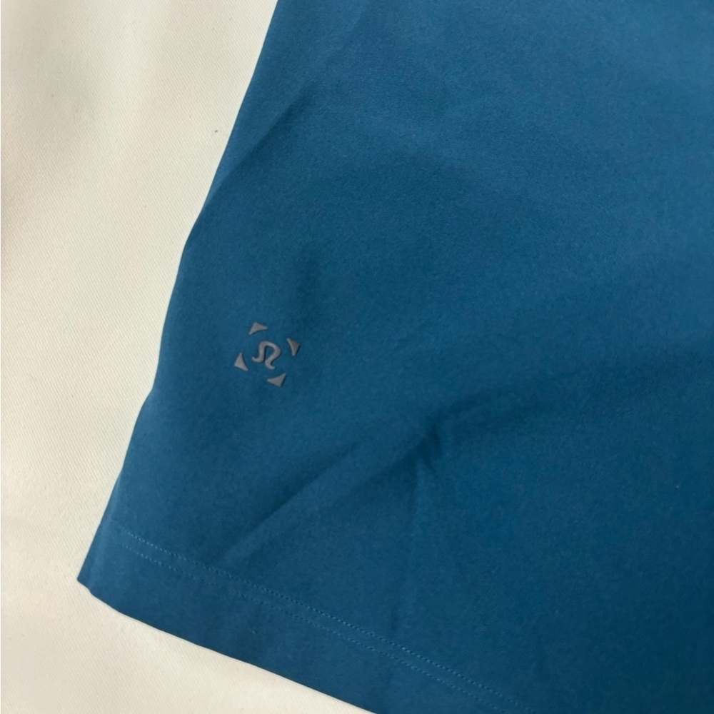LULULEMON ATHLETICA TEAL ATHLETIC SHORT WITH A POCKET IN THE SIDE SIZE M - Picture 4 of 12